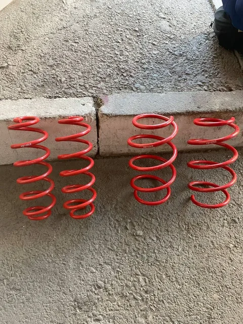 Продажа усиленных пружин б/у на Toyota Prius - Запчасти в Владивосток