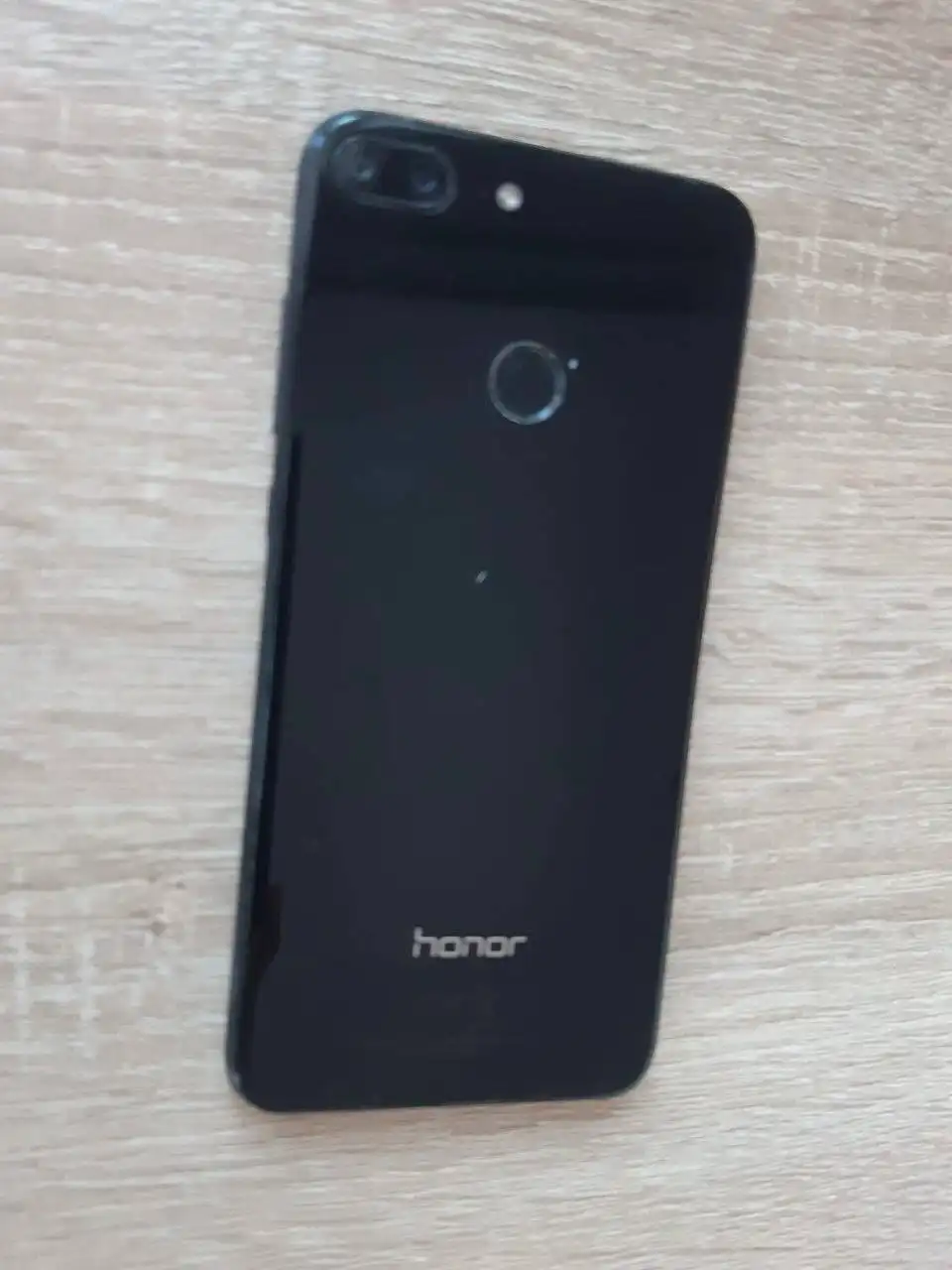 Продам два разбитых телефона Honor