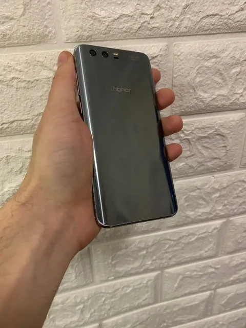 Смартфон Honor 9 в отличном состоянии - Электроника в Владивосток