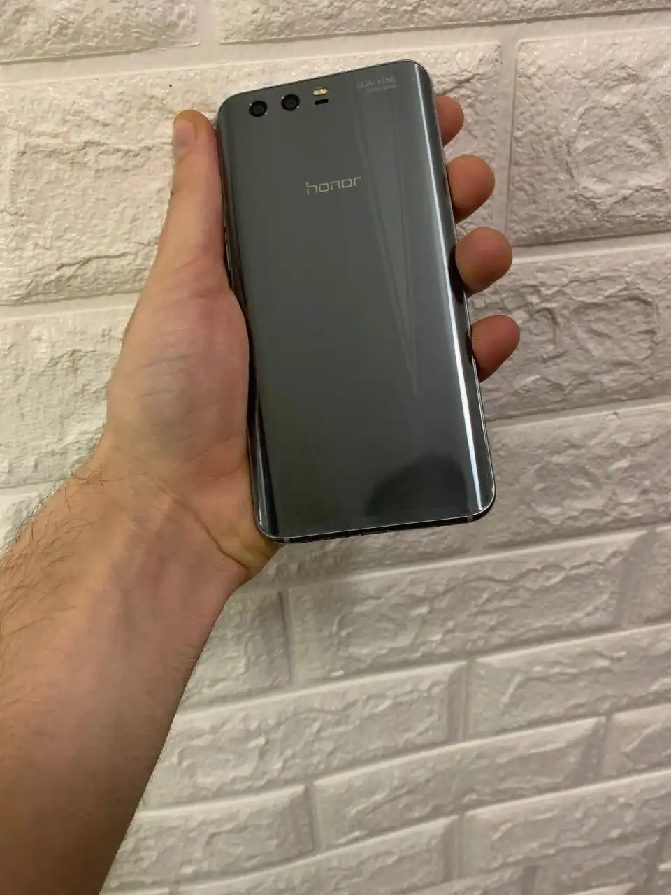 Смартфон Honor 9 в отличном состоянии