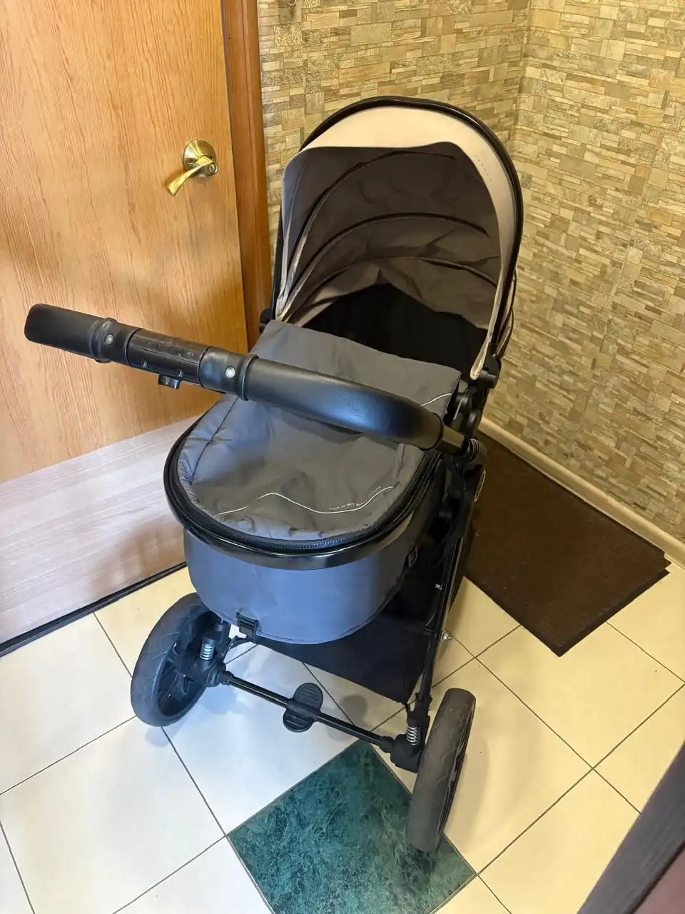 Продам коляску 3 в 1 с автолюлькой и комплектом аксессуаров