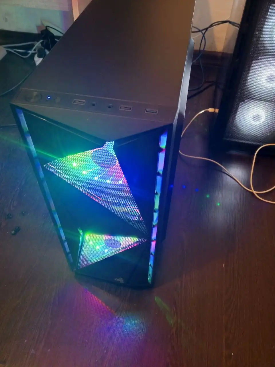 Продам игровой ПК с AMD Ryzen 7 2700X и Radeon RX 5600 XT