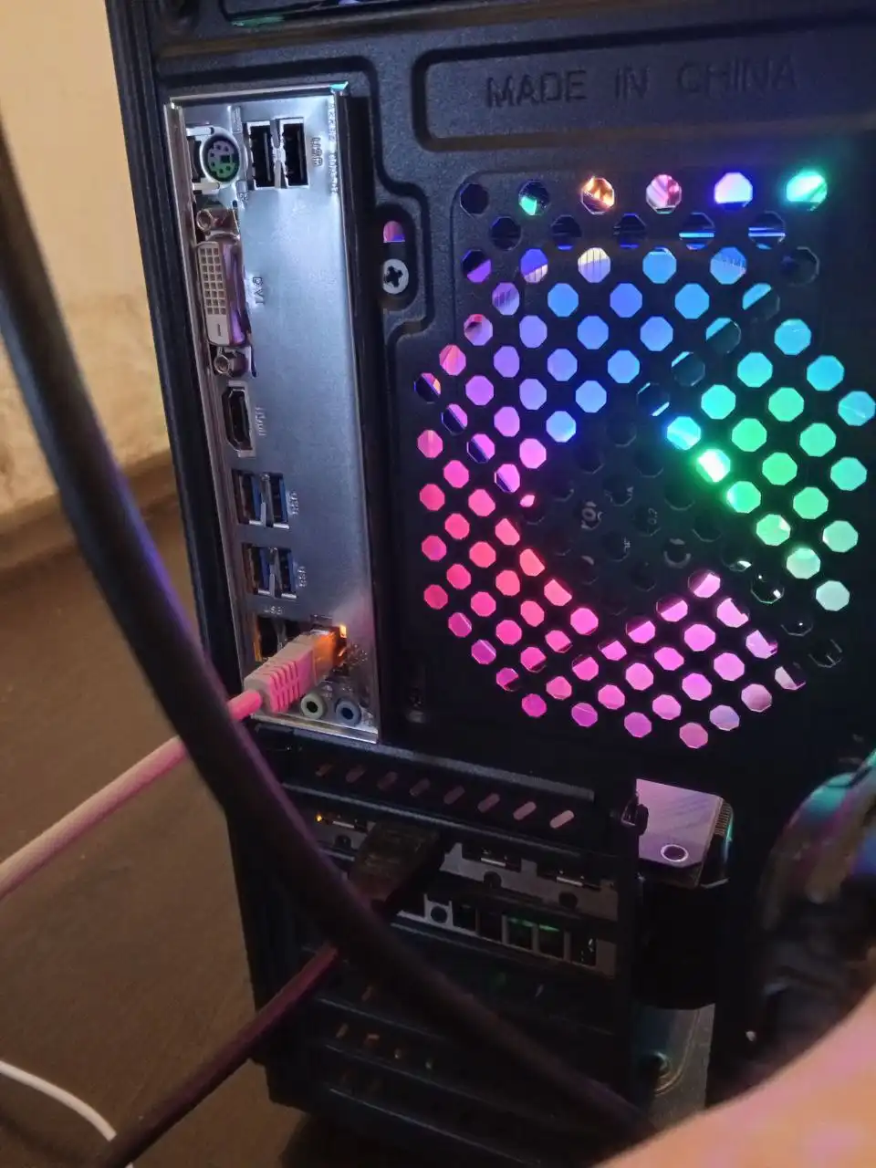 Продам игровой ПК с AMD Ryzen 7 2700X и Radeon RX 5600 XT