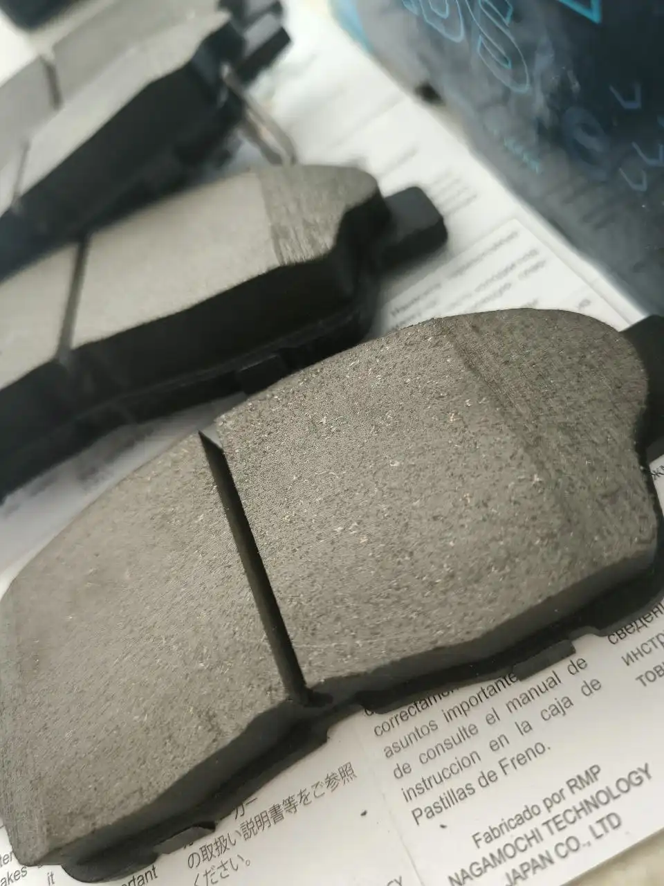 Продам комплект колодок