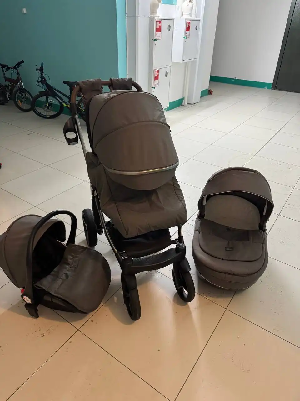 Продажа детской коляски Люксмам F5 серого цвета