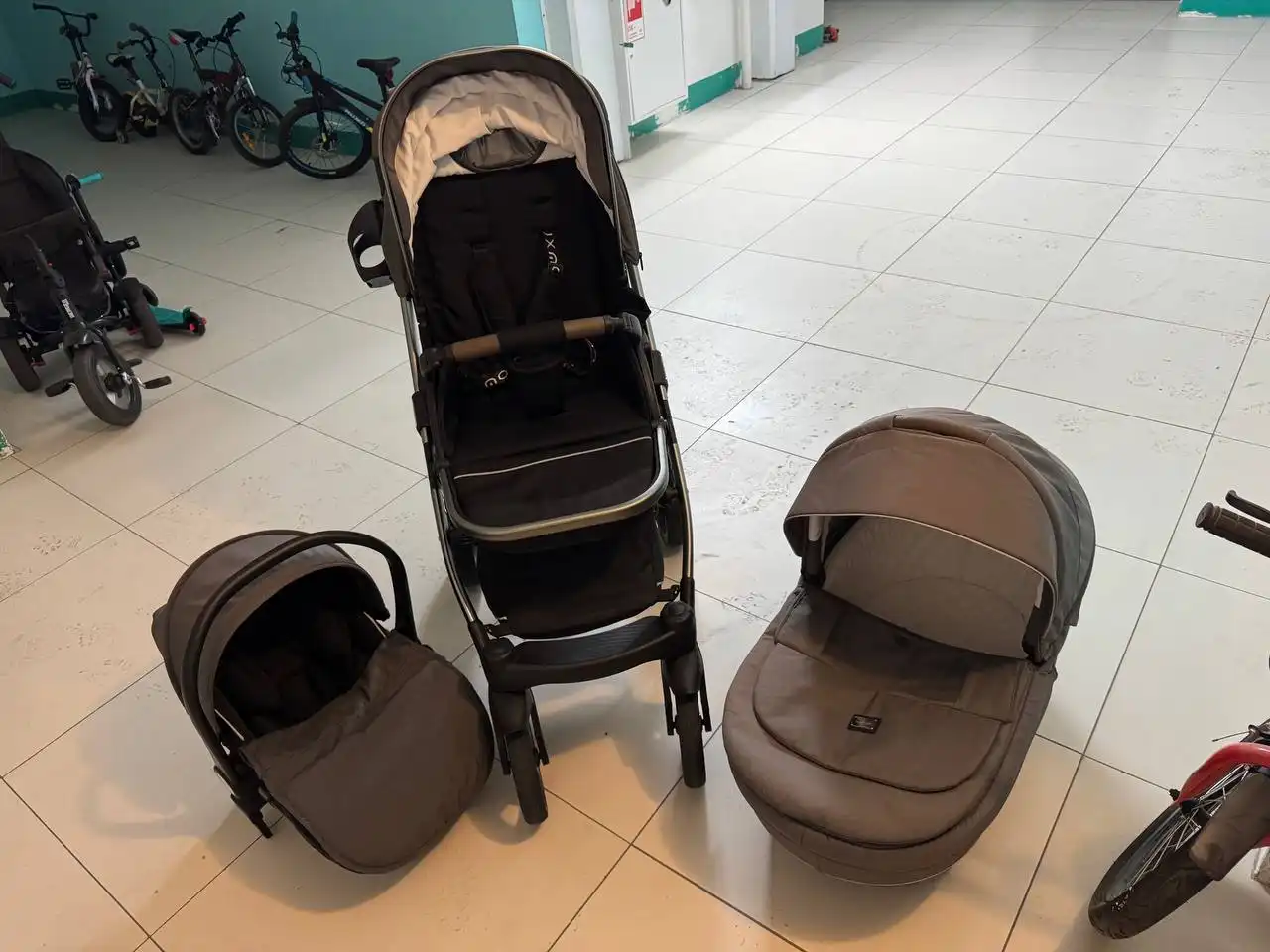 Продажа детской коляски Люксмам F5 серого цвета