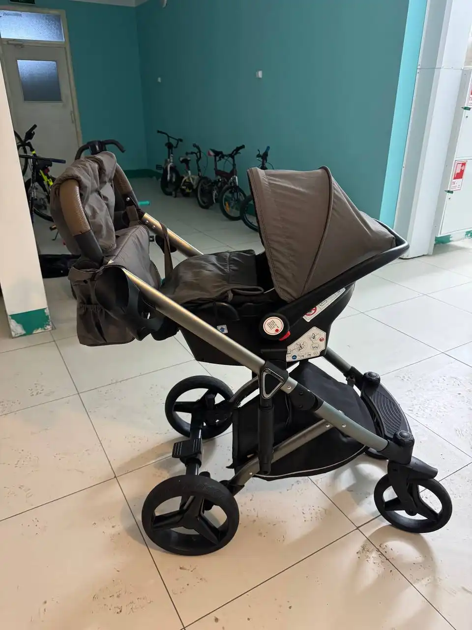 Продажа детской коляски Люксмам F5 серого цвета