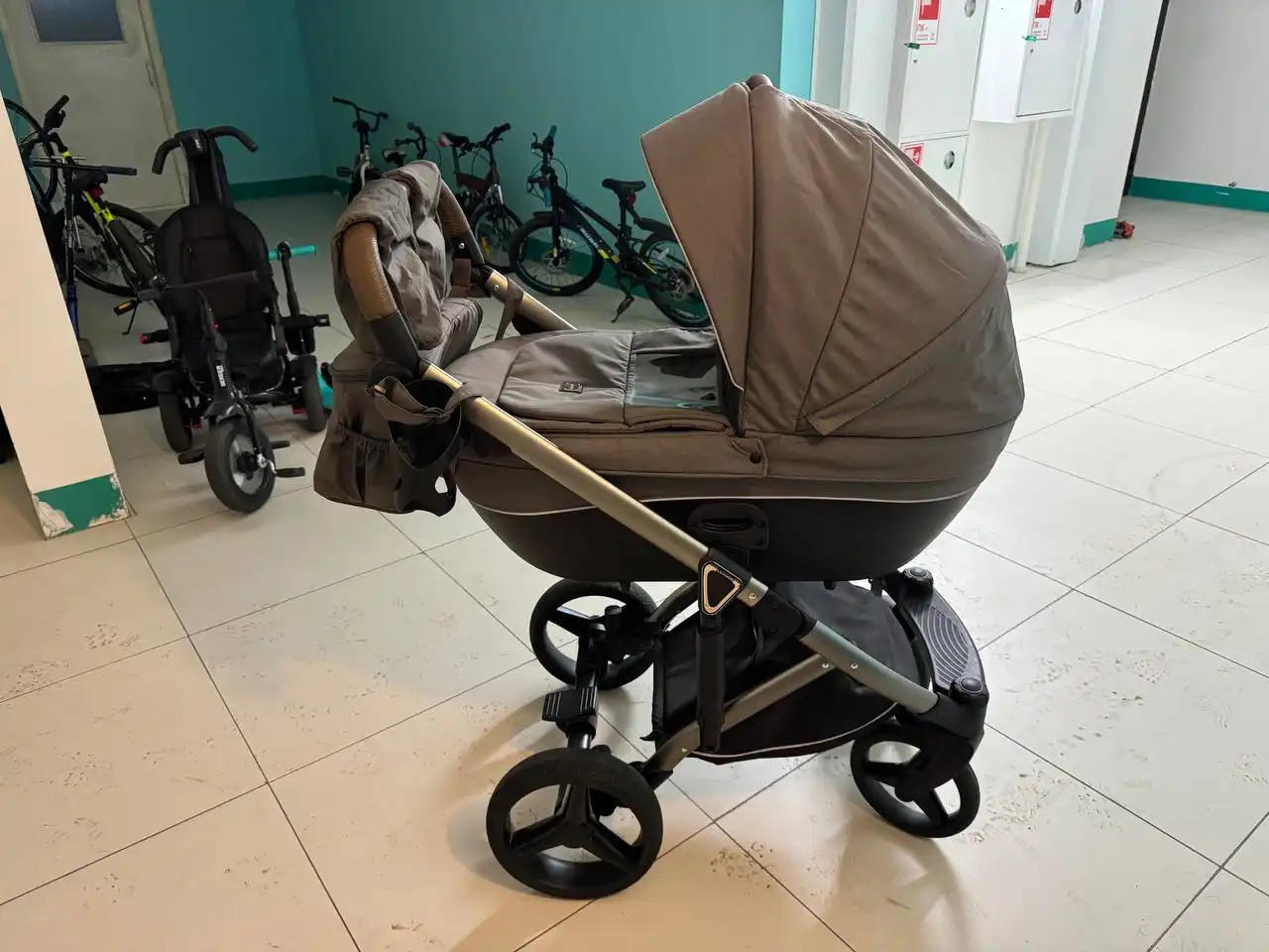 Продажа детской коляски Люксмам F5 серого цвета