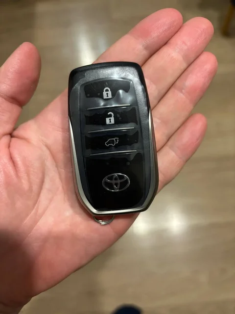 Продам смарт-ключ на Land Cruiser 200 - частное объявление в Владивосток