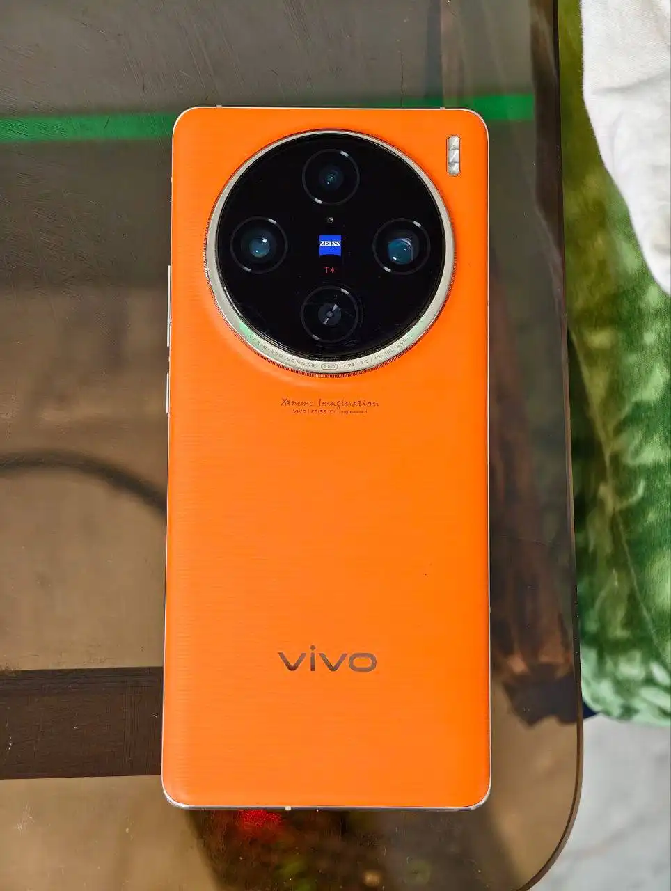 Продам смартфон Vivo x100pro в оранжевом цвете - Смартфоны (Электроника) в Владивосток