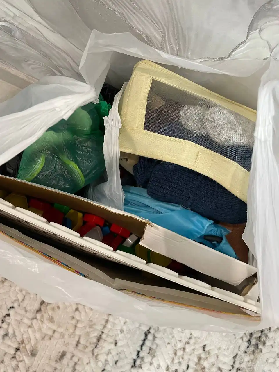 Пакет вещей и игрушек для мальчика - Одежда и обувь (Товары для детей) в Владивосток