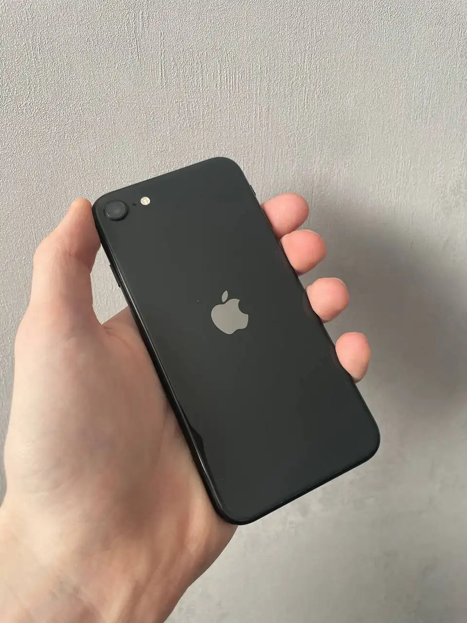 Продам iPhone SE 2020 64GB черный - Смартфоны (Электроника) в Владивосток