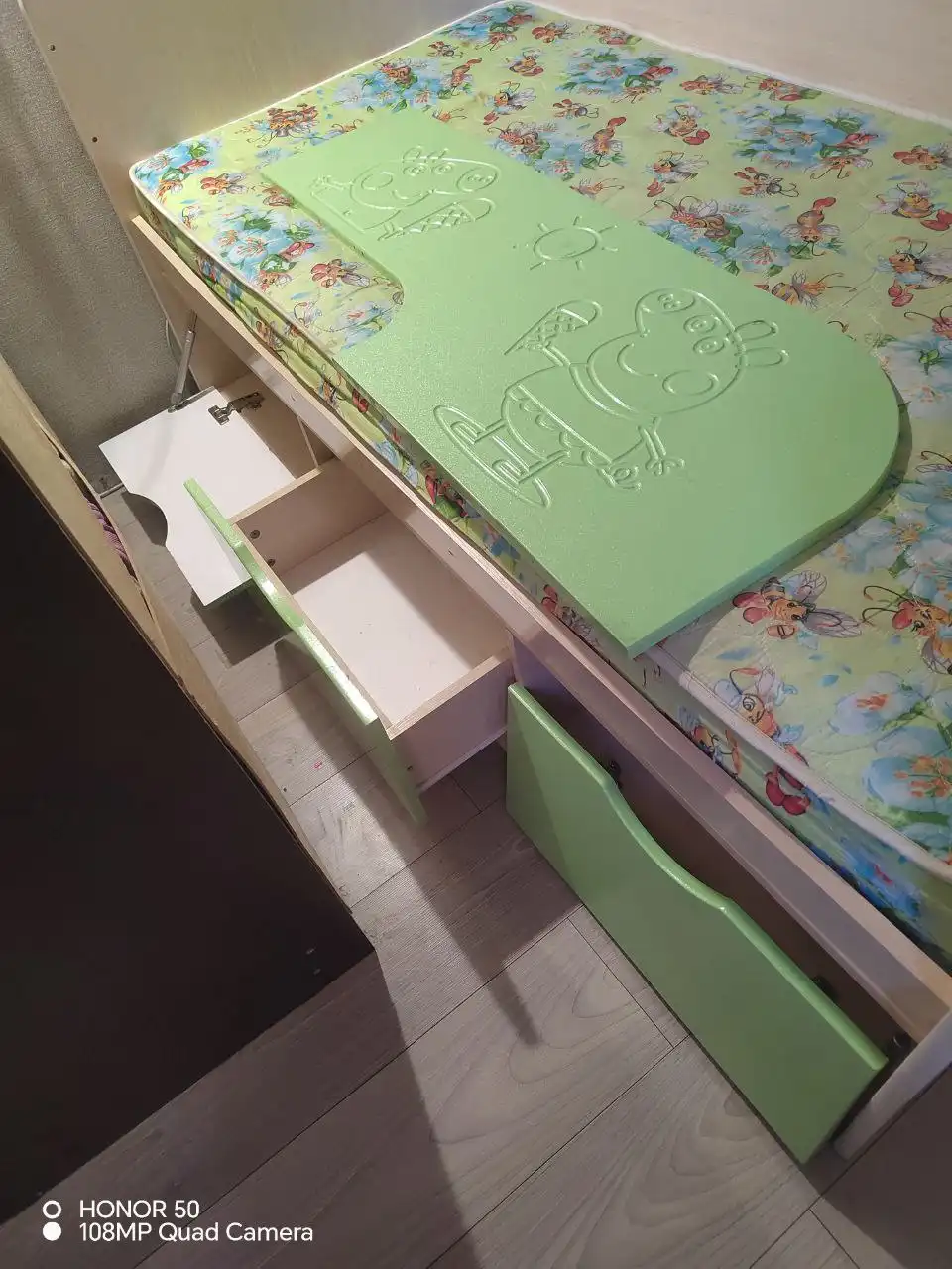 Продам подростковую кровать с матрасом - Мебель (Барахолка) в Владивосток