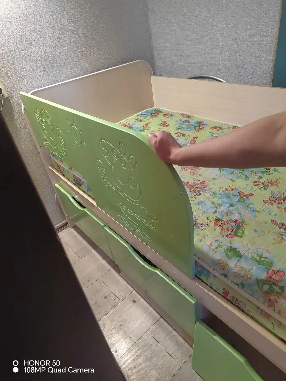 Продам подростковую кровать с матрасом - Мебель (Барахолка) в Владивосток