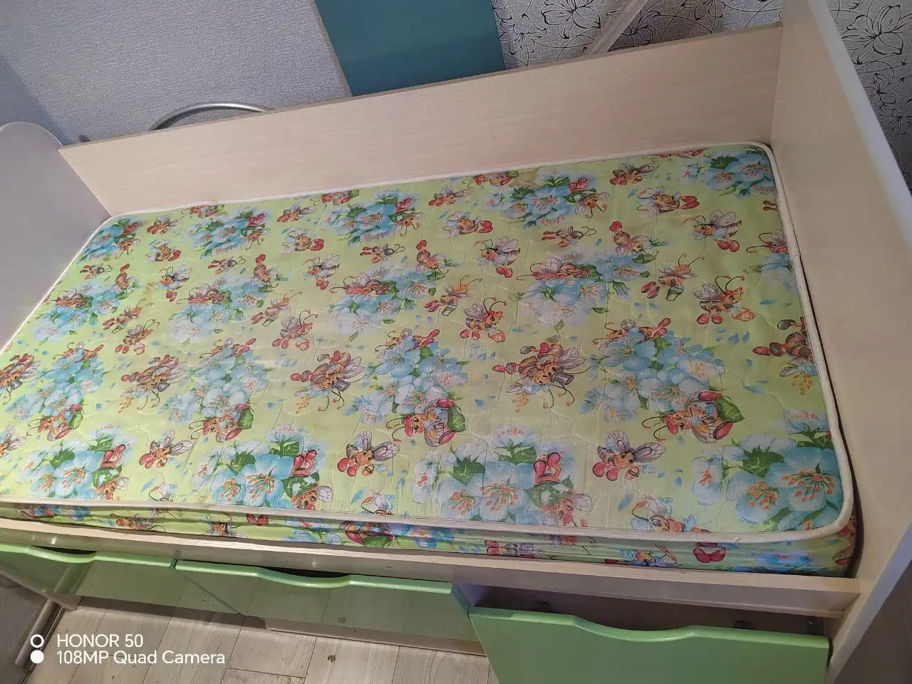 Продам подростковую кровать с матрасом - Мебель (Барахолка) в Владивосток