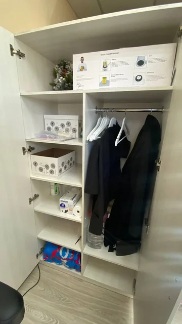 Продажа шкафа и гримерного зеркала с подарками - Профессиональное оборудование в Владивосток