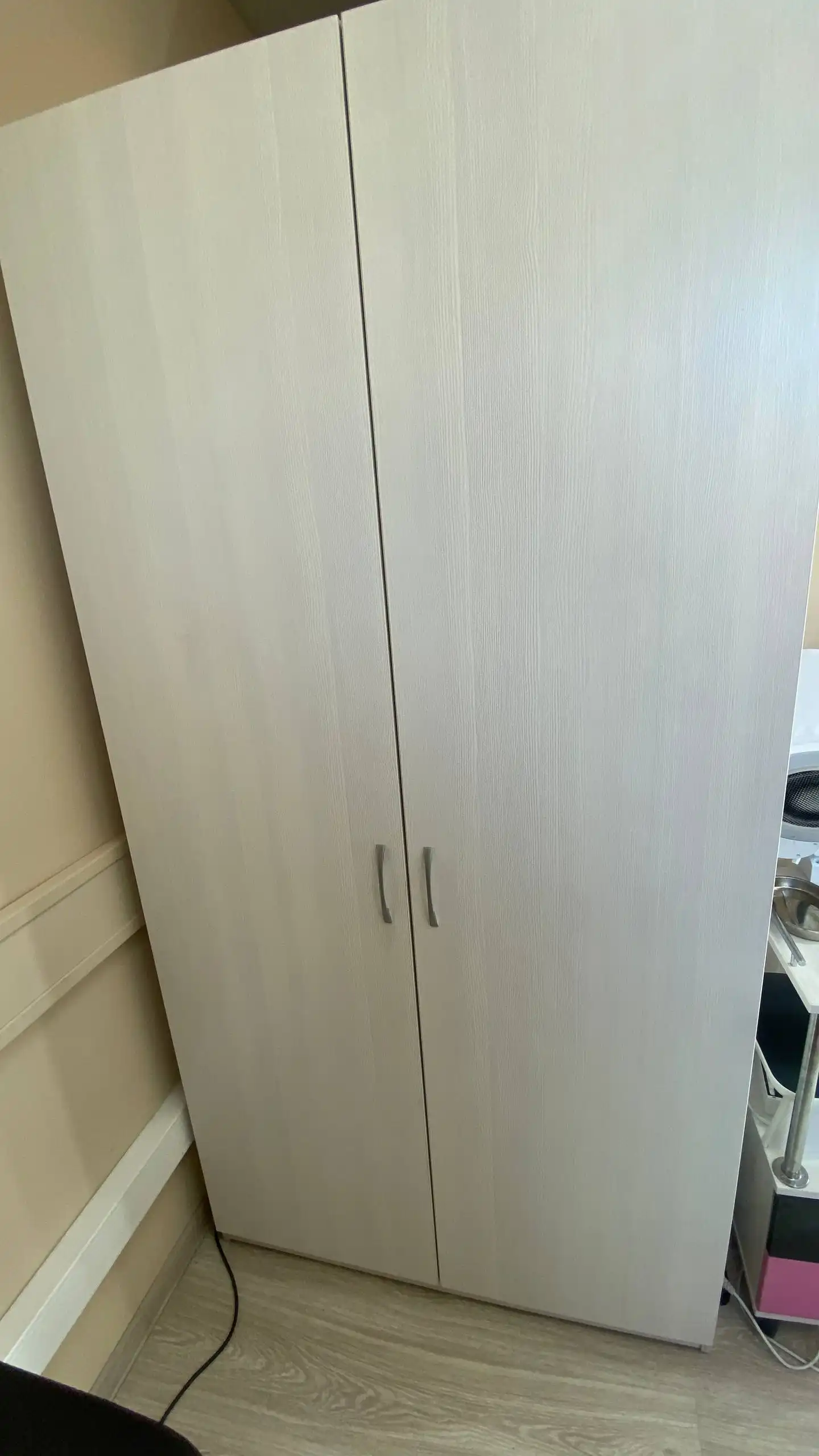 Продажа шкафа и гримерного зеркала с подарками - Барахолка в Владивосток