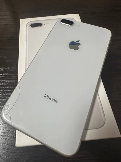 Продам айфон 8 плюс с заменой батареи и стекла - Смартфоны в Владивосток
