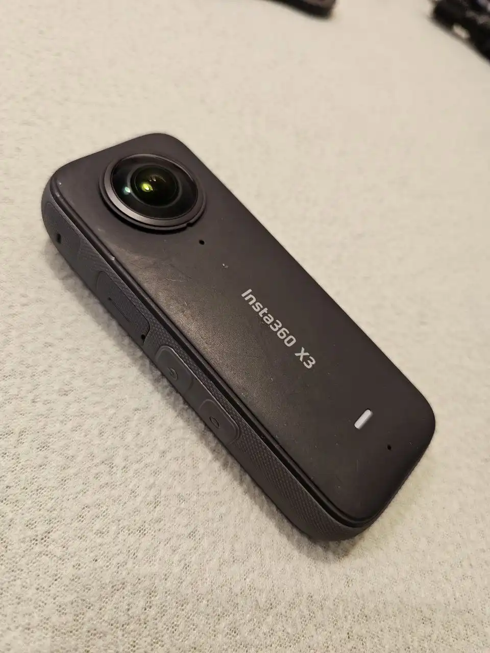 Продам экшн-камеру Insta360 с комплектом аксессуаров - Фото- и видеотехника (Электроника) в Владивосток