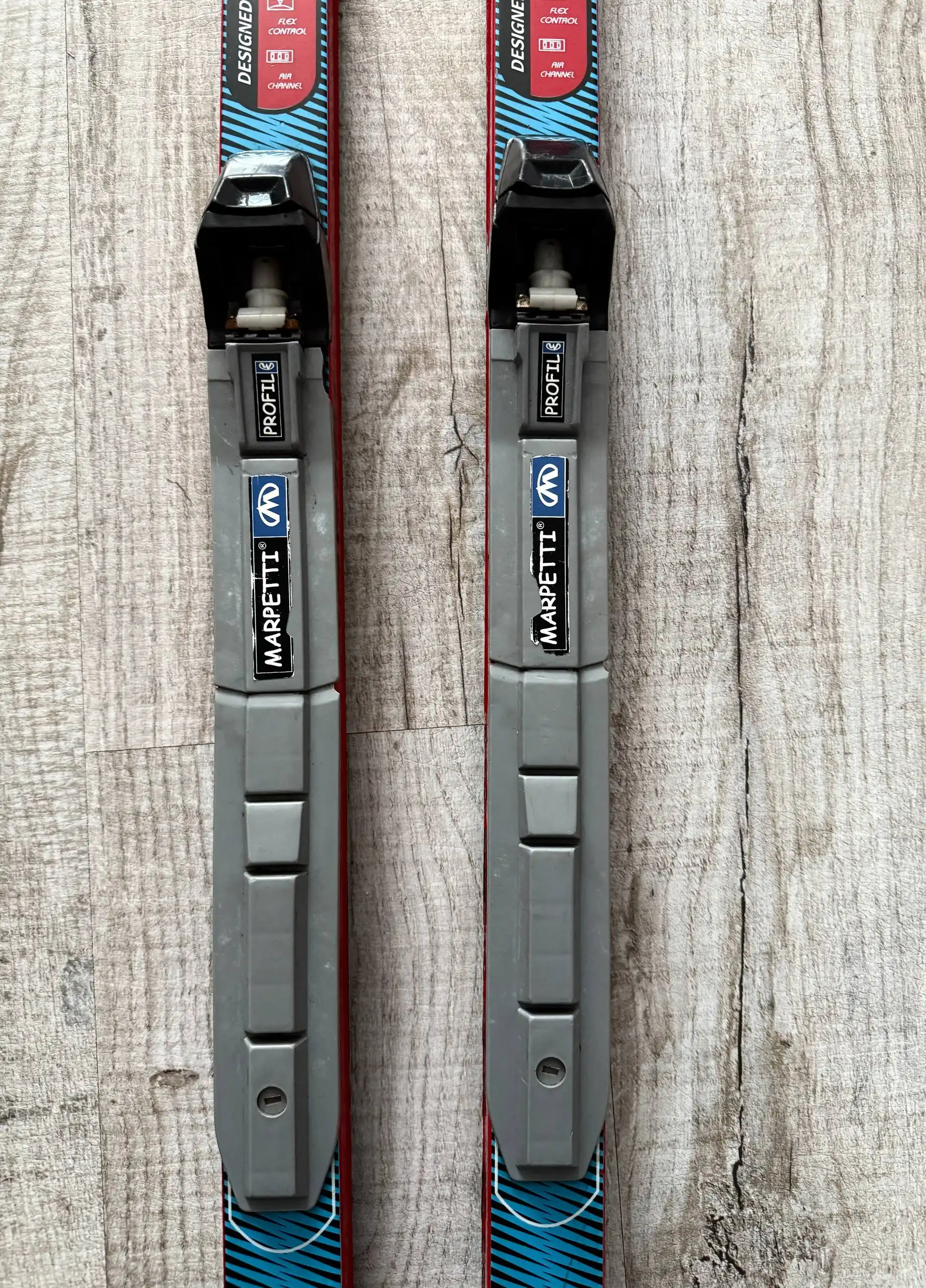 Продам лыжи беговые пластиковые KARHU 188 см - Лыжи (Хобби и отдых) в Владивосток