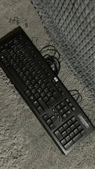 Продажа старых вещей: клавиатура HP, игровая гарнитура, каблуки, набор для рисования - Профессиональное оборудование в Владивосток