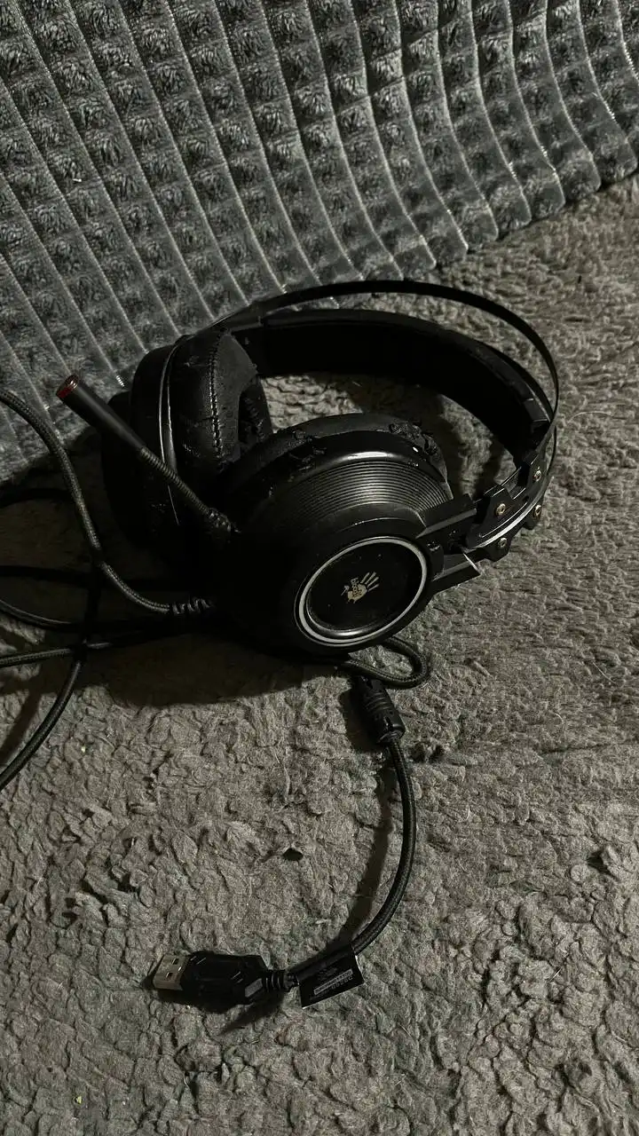 Продажа старых вещей: клавиатура HP, игровая гарнитура, каблуки, набор для рисования - Барахолка в Владивосток