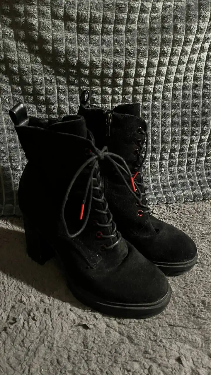 Продажа старых вещей: клавиатура HP, игровая гарнитура, каблуки, набор для рисования - Барахолка в Владивосток