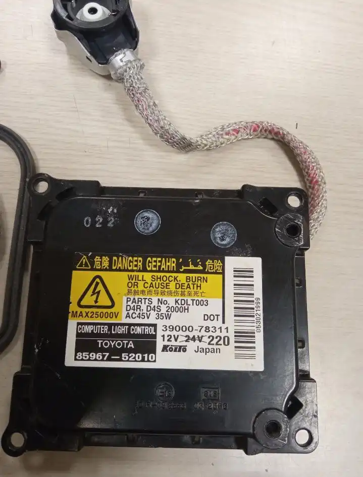 Продам блок розжига ксенона для Toyota - Освещение (Запчасти) в Владивосток