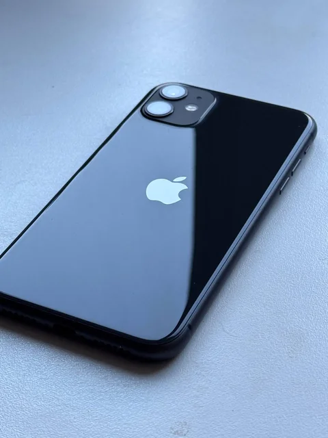 Продам iPhone 11 64GB черный - Смартфоны в Владивосток