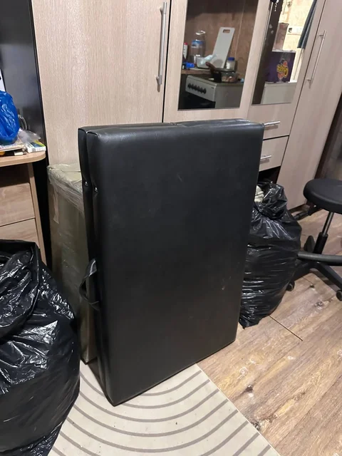 Продам кушетку в отличном состоянии - DVD диски в Владивосток