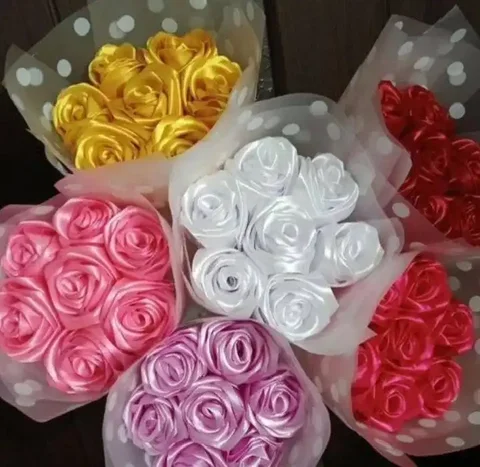 Предзаказ на букеты из атласных лент к 8 марта - Аренда костюмов в Владивосток