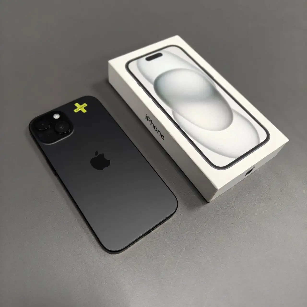 Продажа Apple iPhone 15 256Gb Black и Apple Watch Series 6 40mm Space Grey - Смартфоны и гаджеты (Электроника) в Владивосток