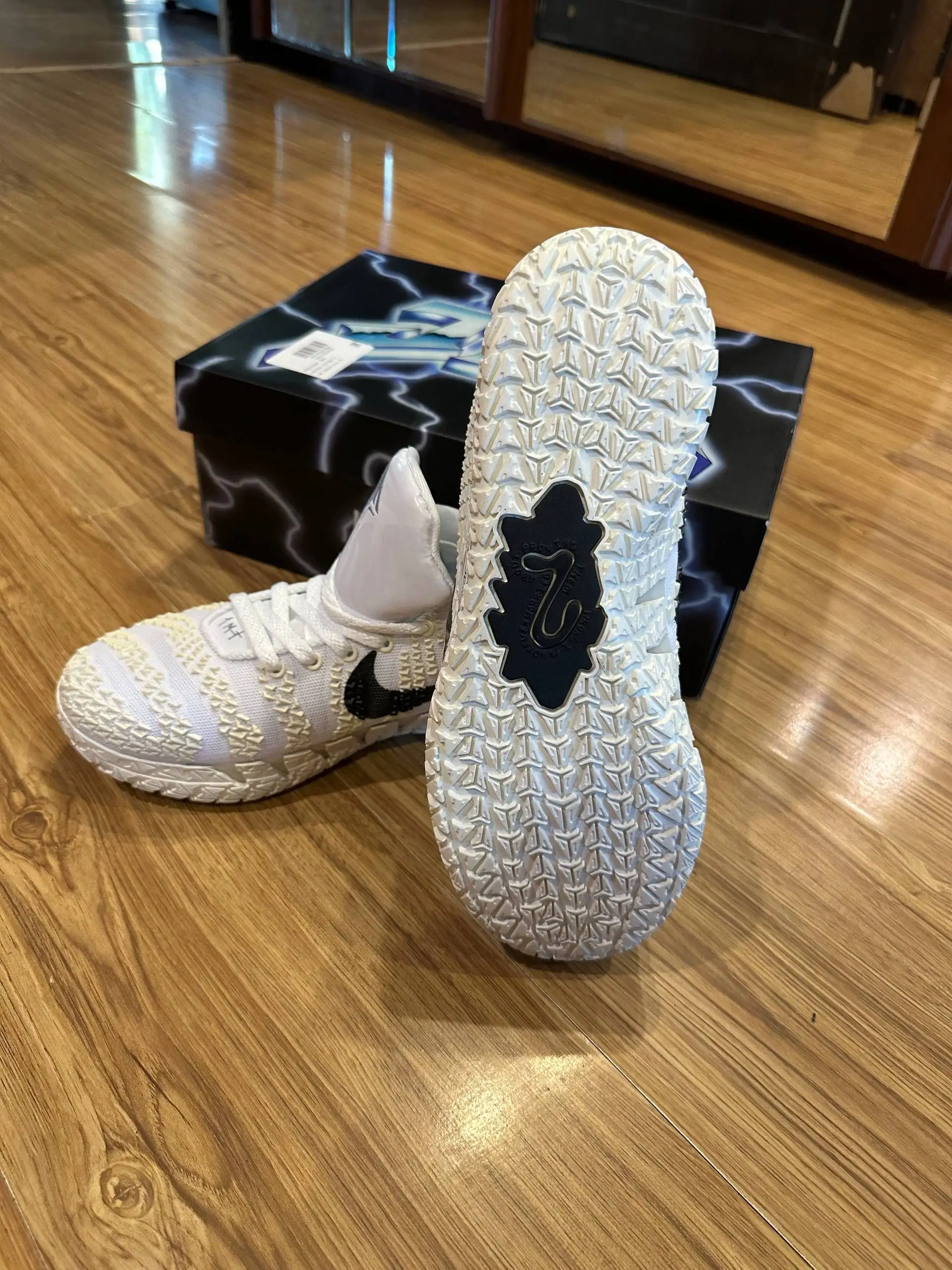 Кроссовки баскетбольные мужские новые 41 размер - Обувь (Одежда) в Владивосток