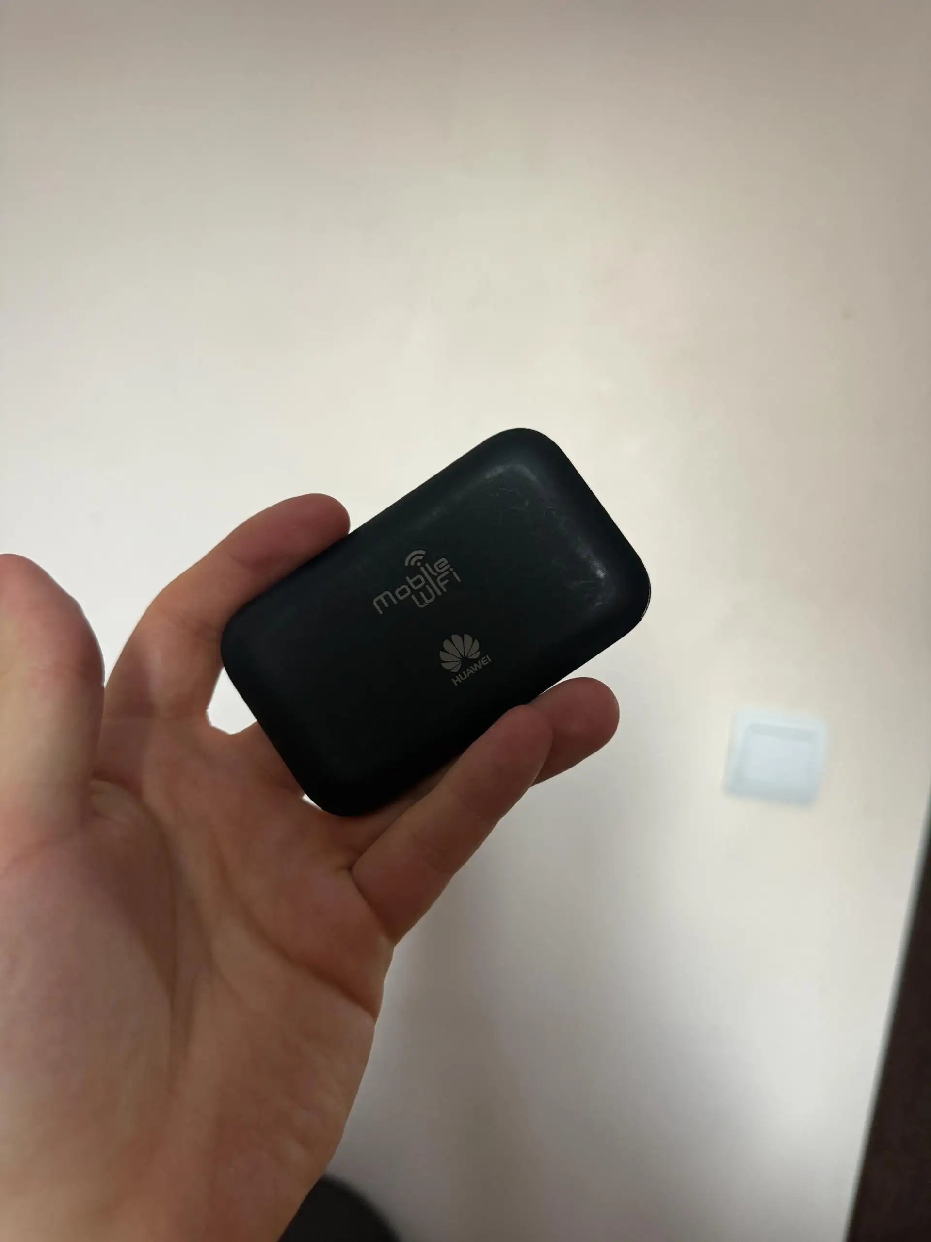 Huawei Mobile Wi-Fi E5573 4G LTE модем - Модемы и роутеры (Электроника) в Владивосток