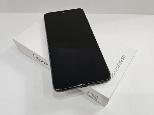 Продам Samsung Galaxy S21 FE в отличном состоянии - Планшеты в Владивосток