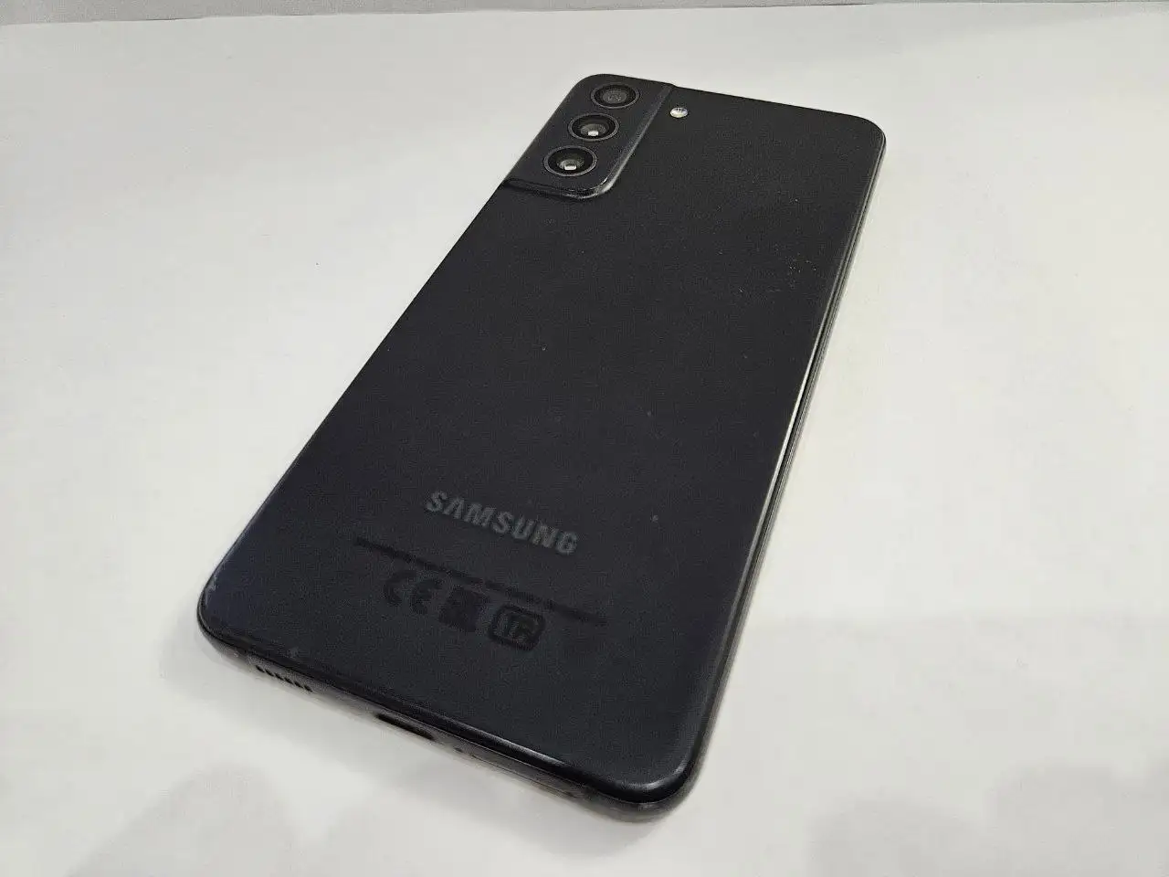 Продам Samsung Galaxy S21 FE в отличном состоянии - Смартфоны (Электроника) в Владивосток