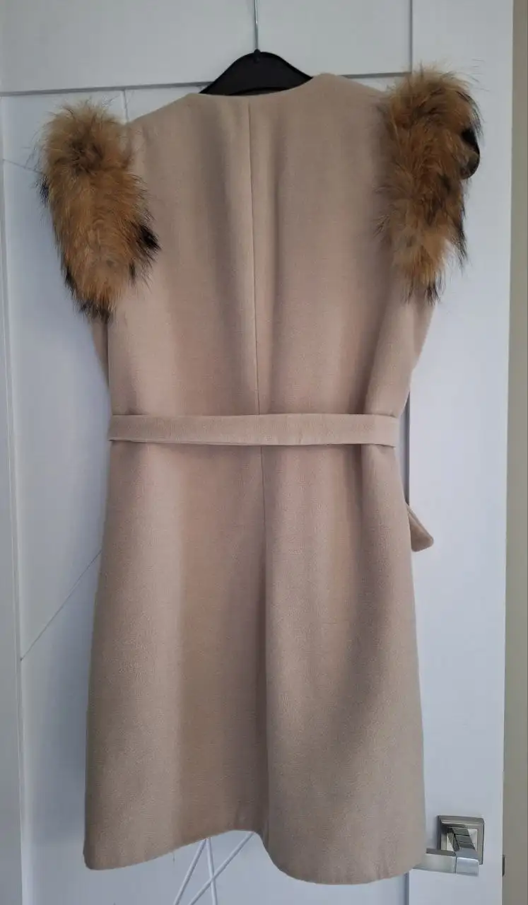 Жилет на подкладе из натурального меха размер 42 - Женская одежда (Одежда) в Владивосток