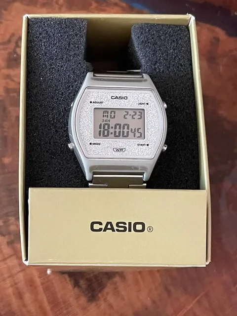 Продам часы Casio в хорошем состоянии - Игровые диски в Владивосток