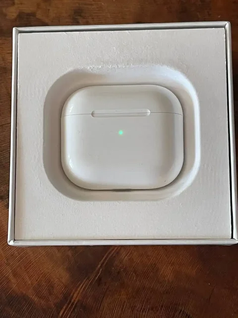 Продам AirPods в хорошем состоянии - Комплектующие и аксессуары в Владивосток