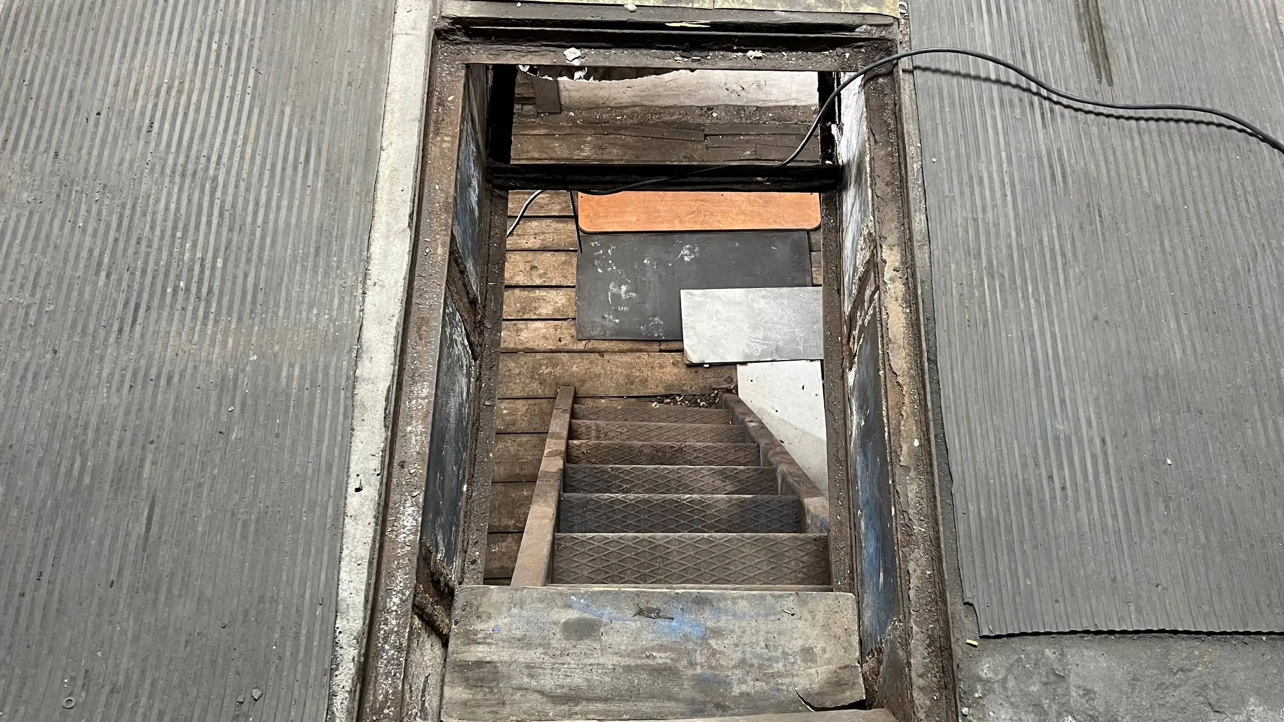 Продажа сухого капитального гаража с электричеством в центре Владивостока - Гараж (Недвижимость) в Владивосток