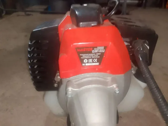 Продам бензиновый триммер - Садовый инструмент в Владивосток