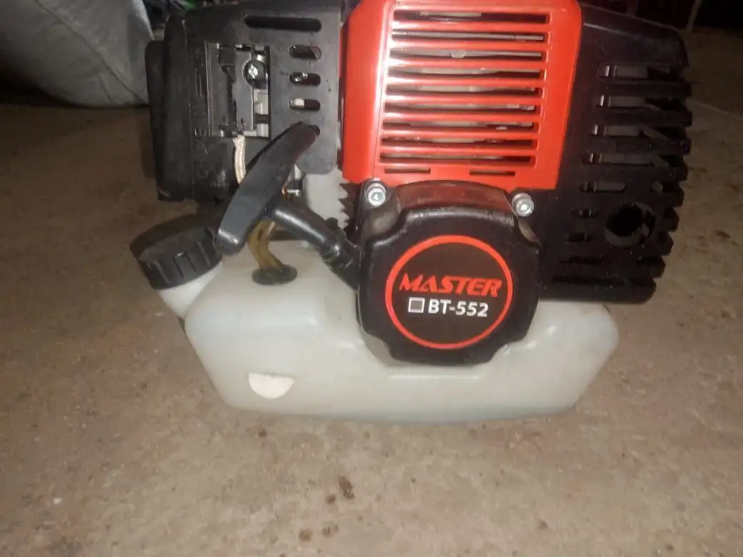 Продам бензиновый триммер - Садовый инструмент (Барахолка) в Владивосток