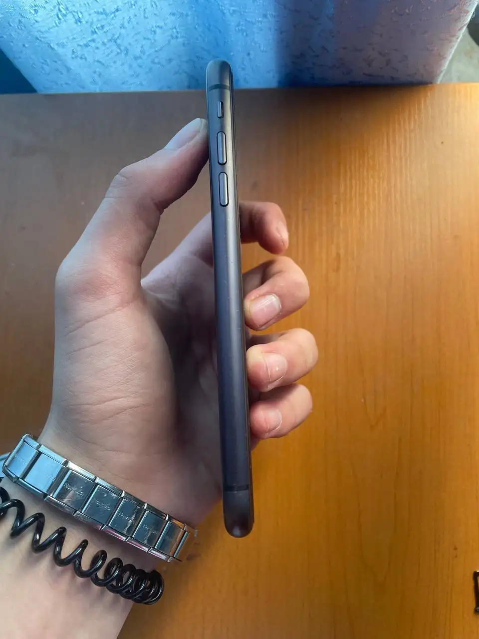 Айфон 11 с аккумулятором 74% - Смартфоны (Электроника) в Владивосток