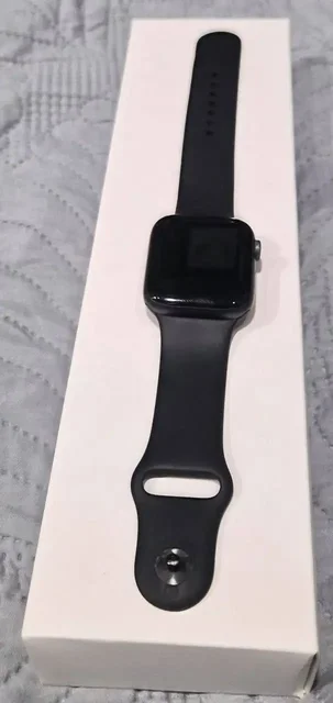 Продам iPhone 13 Pro Max 256GB и Apple Watch 6 - Видеоигры в Владивосток