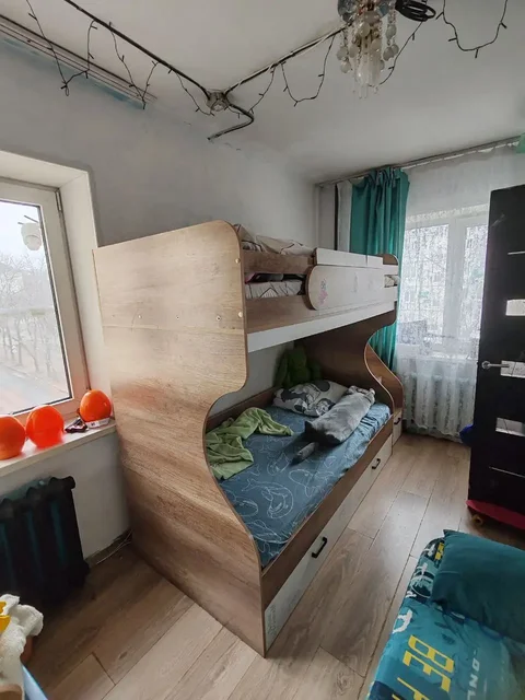 Двухъярусная кровать с матрасами в хорошем состоянии - Семена в Владивосток