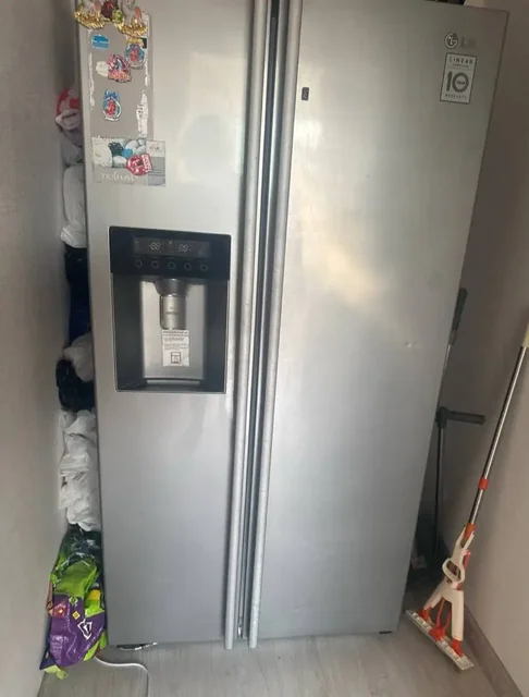 Рабочий холодильник с лёдогенератором - Емкости и тара в Артем