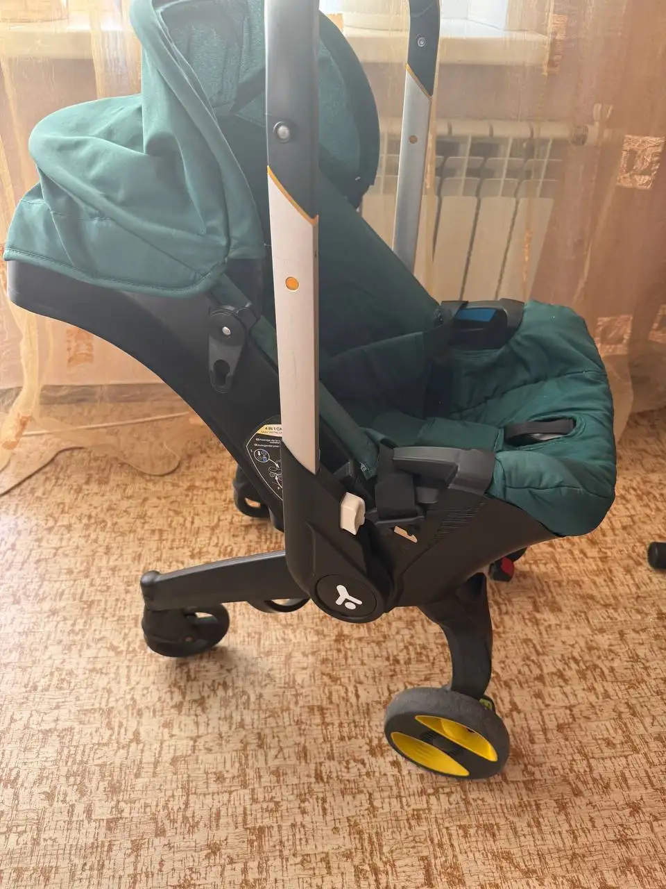 Продам автокресло на колесах - Товары для детей в Владивосток