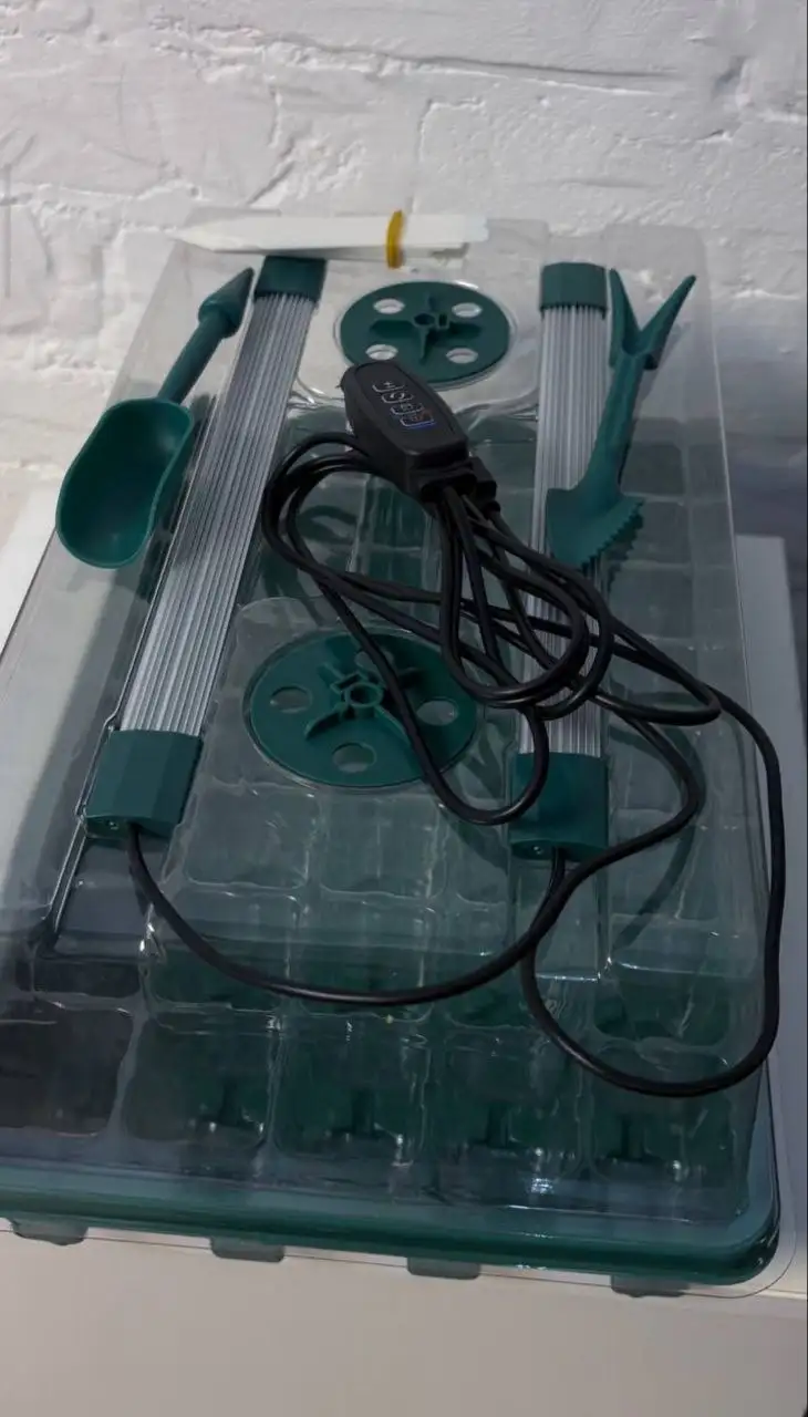 Минитепличка со светом - Сад и огород (Для дома и дачи) в Владивосток