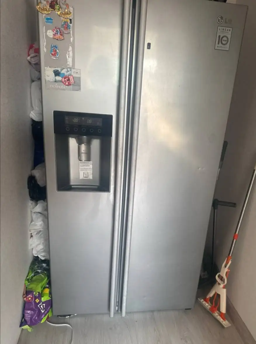 Продаётся рабочий холодильник с лёдогенератором - Крупная бытовая техника (Для дома и дачи) в Артём