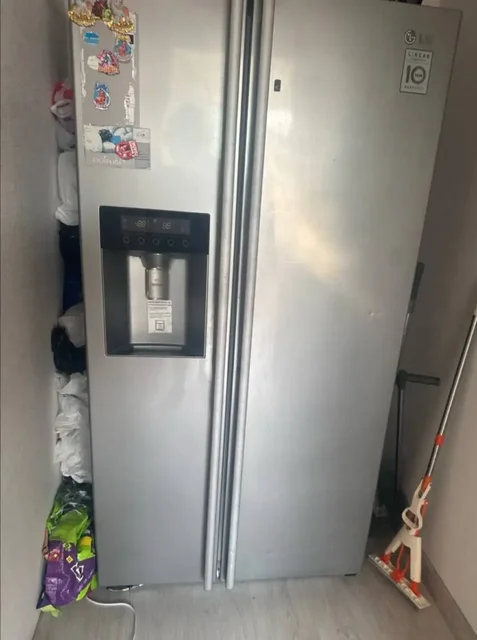 Продаётся рабочий холодильник с лёдогенератором - Крупная бытовая техника в Артём